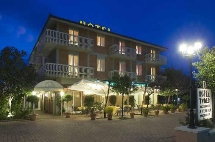 Hotel Tuder تودي المظهر الخارجي الصورة